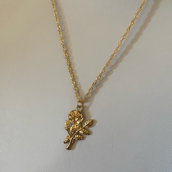 New Gold Rose Necklace - Picture 4 of 5